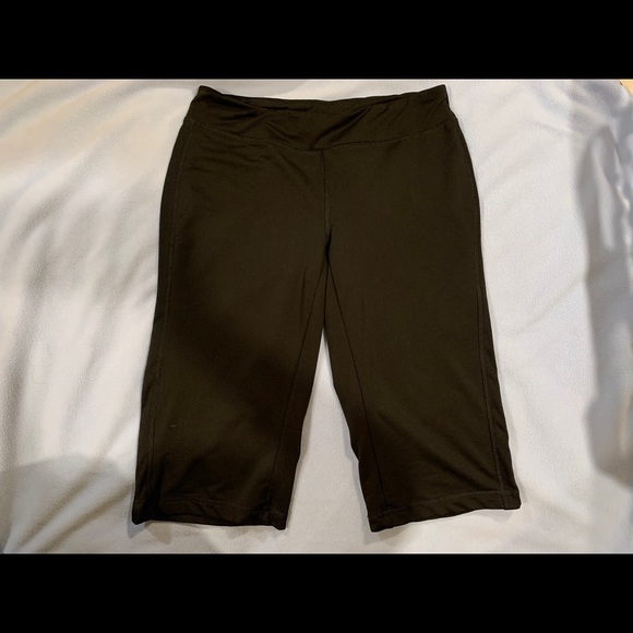 CLOTHING - Picture 8 of 11